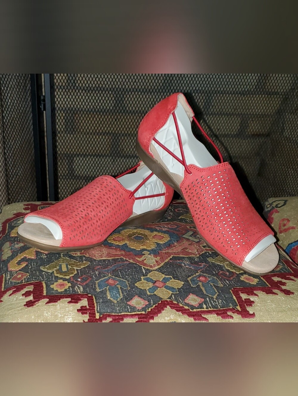NEW Earth Red Laser Cut Leather Sandal Sz 7.5